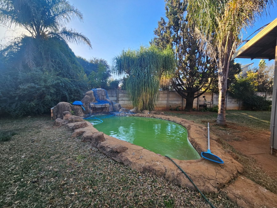 To Let 3 Bedroom Property for Rent in Wilkoppies North West